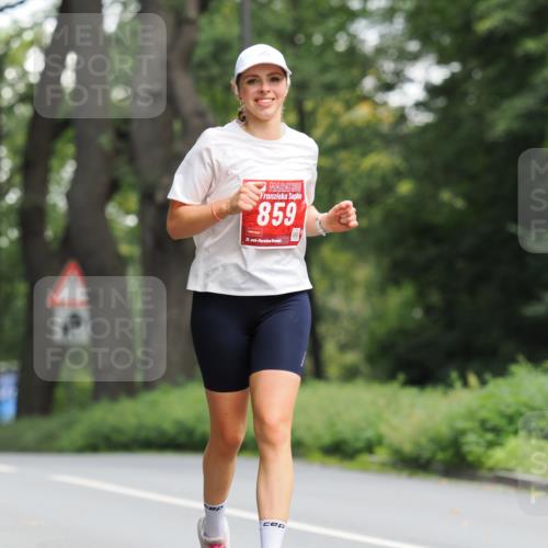 13.09.2026 - 21. swb-Marathon Bremen TobiasT http://msf.ph/oto/10250893 13.09.2026 12:36:05 Laufen 859, 21, 240 meine-sportfotos.de