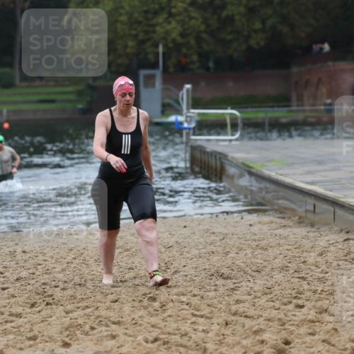 13.09.2026 - Stadtparktriathlon Mo-Foto http://msf.ph/oto/10251064 13.09.2026 12:56:48 Schwimmen 1327, 1375 meine-sportfotos.de