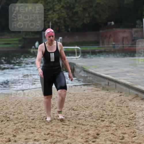 13.09.2026 - Stadtparktriathlon Mo-Foto http://msf.ph/oto/10251068 13.09.2026 12:56:49 Schwimmen 1327, 1375 meine-sportfotos.de