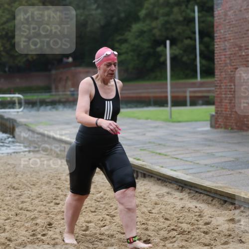 13.09.2026 - Stadtparktriathlon Mo-Foto http://msf.ph/oto/10251072 13.09.2026 12:56:52 Schwimmen 1327, 1375 meine-sportfotos.de