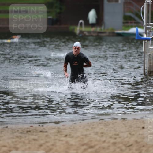 13.09.2026 - Stadtparktriathlon Mo-Foto http://msf.ph/oto/10251131 13.09.2026 13:07:31 Schwimmen 1443, 1445 meine-sportfotos.de