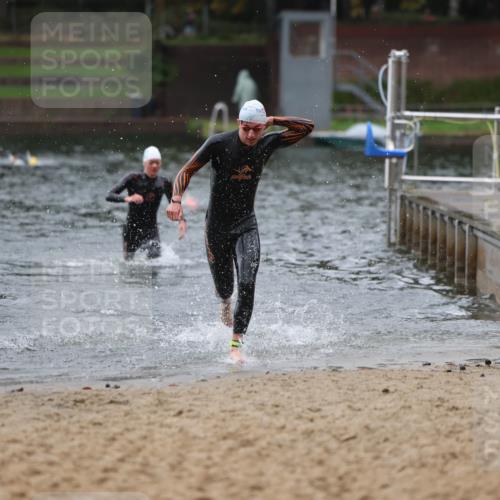 13.09.2026 - Stadtparktriathlon Mo-Foto http://msf.ph/oto/10251140 13.09.2026 13:07:33 Schwimmen 1443, 1445 meine-sportfotos.de