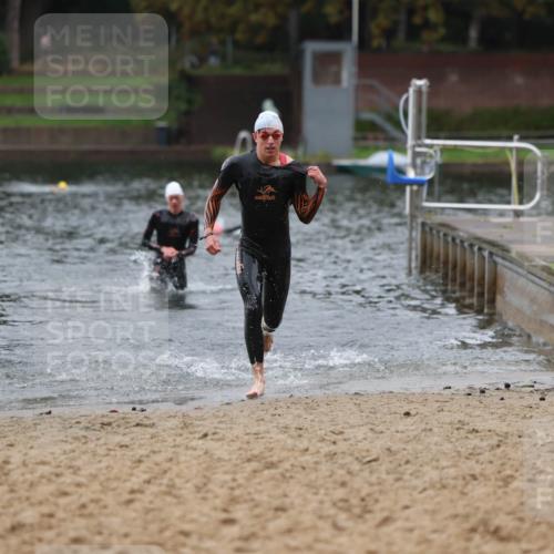 13.09.2026 - Stadtparktriathlon Mo-Foto http://msf.ph/oto/10251141 13.09.2026 13:07:34 Schwimmen 1443, 1445 meine-sportfotos.de