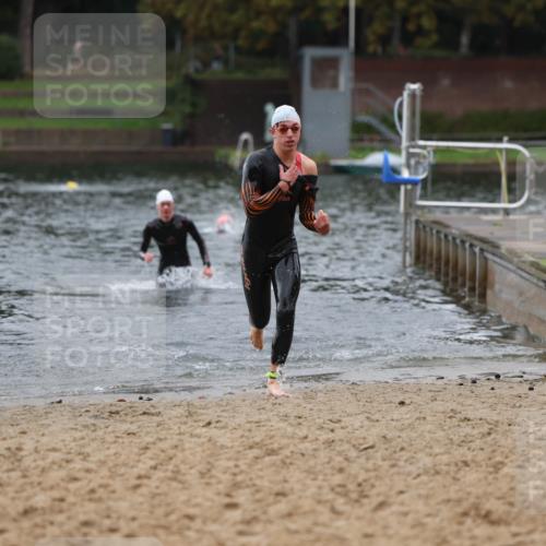 13.09.2026 - Stadtparktriathlon Mo-Foto http://msf.ph/oto/10251143 13.09.2026 13:07:34 Schwimmen 1443, 1445 meine-sportfotos.de