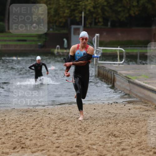 13.09.2026 - Stadtparktriathlon Mo-Foto http://msf.ph/oto/10251147 13.09.2026 13:07:35 Schwimmen 1443, 1445 meine-sportfotos.de