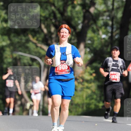 13.09.2026 - 21. swb-Marathon Bremen TobiasT http://msf.ph/oto/10251237 13.09.2026 12:40:02 Laufen 1906, 21, 2026, 1836 meine-sportfotos.de