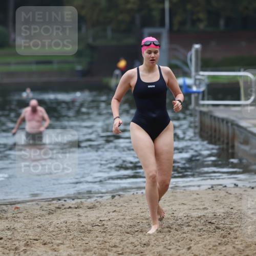 13.09.2026 - Stadtparktriathlon Mo-Foto http://msf.ph/oto/10253238 13.09.2026 09:52:16 Schwimmen 242, 277 meine-sportfotos.de