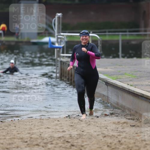 13.09.2026 - Stadtparktriathlon Mo-Foto http://msf.ph/oto/10253319 13.09.2026 09:53:42 Schwimmen 299, 306 meine-sportfotos.de