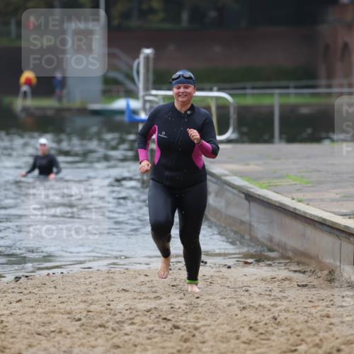 13.09.2026 - Stadtparktriathlon Mo-Foto http://msf.ph/oto/10253325 13.09.2026 09:53:43 Schwimmen 299, 306 meine-sportfotos.de