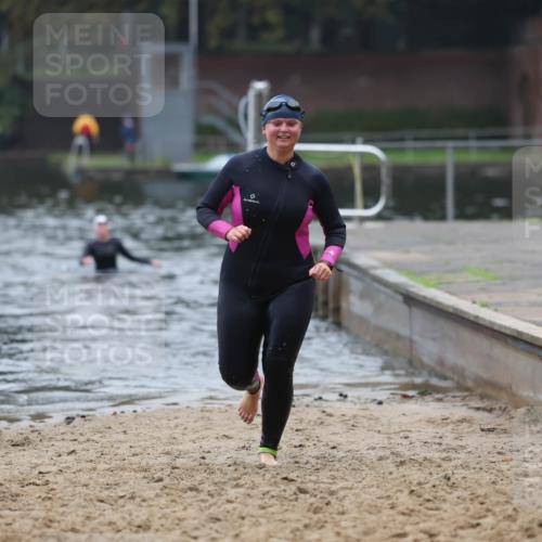 13.09.2026 - Stadtparktriathlon Mo-Foto http://msf.ph/oto/10253329 13.09.2026 09:53:43 Schwimmen 299, 306 meine-sportfotos.de
