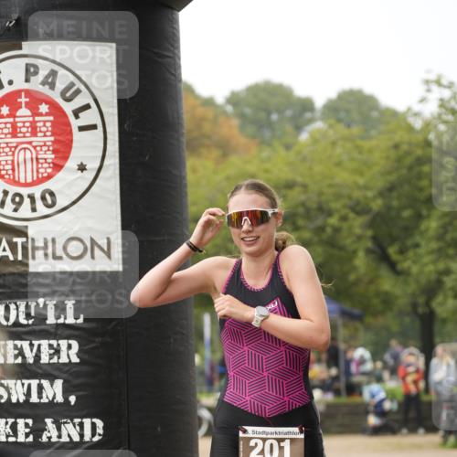 13.09.2026 - Stadtparktriathlon Patografie http://msf.ph/oto/10253441 13.09.2026 10:09:23 Ziel 201 meine-sportfotos.de