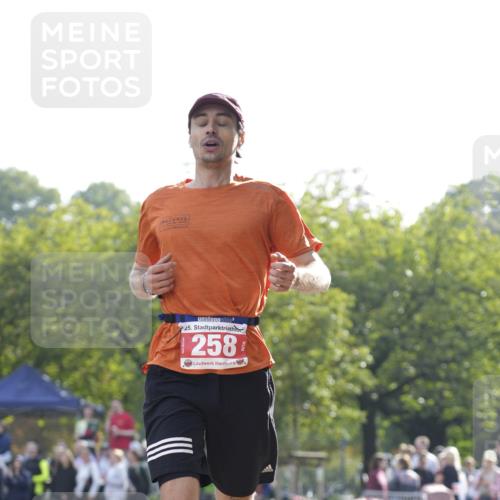 13.09.2026 - Stadtparktriathlon Patografie http://msf.ph/oto/10253829 13.09.2026 10:44:29 Ziel 218, 258 meine-sportfotos.de