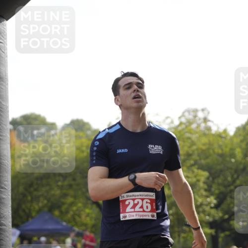 13.09.2026 - Stadtparktriathlon Patografie http://msf.ph/oto/10253988 13.09.2026 10:46:12 Ziel 226 meine-sportfotos.de