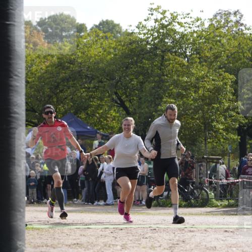 13.09.2026 - Stadtparktriathlon Patografie http://msf.ph/oto/10254011 13.09.2026 10:47:14 Ziel 328, 333 meine-sportfotos.de