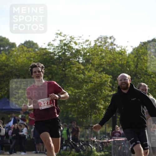 13.09.2026 - Stadtparktriathlon Patografie http://msf.ph/oto/10254031 13.09.2026 10:48:20 Ziel 327 meine-sportfotos.de