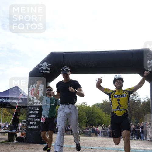 13.09.2026 - Stadtparktriathlon Patografie http://msf.ph/oto/10254053 13.09.2026 10:48:31 Ziel 211, 212 meine-sportfotos.de