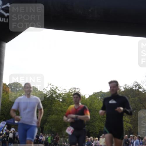 13.09.2026 - Stadtparktriathlon Patografie http://msf.ph/oto/10254060 13.09.2026 10:48:36 Ziel 211, 212 meine-sportfotos.de