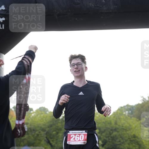 13.09.2026 - Stadtparktriathlon Patografie http://msf.ph/oto/10254102 13.09.2026 10:50:51 Ziel 260 meine-sportfotos.de