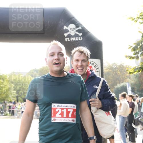 13.09.2026 - Stadtparktriathlon Patografie http://msf.ph/oto/10254266 13.09.2026 10:55:43 Ziel 216, 217, 228 meine-sportfotos.de