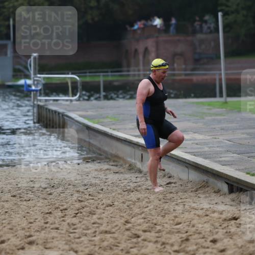 13.09.2026 - Stadtparktriathlon Mo-Foto http://msf.ph/oto/10254325 13.09.2026 10:15:31 Schwimmen 777 meine-sportfotos.de