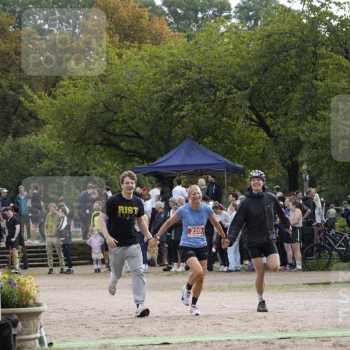 13.09.2026 - Stadtparktriathlon Patografie http://msf.ph/oto/10254423 13.09.2026 11:00:13 Ziel 220 meine-sportfotos.de