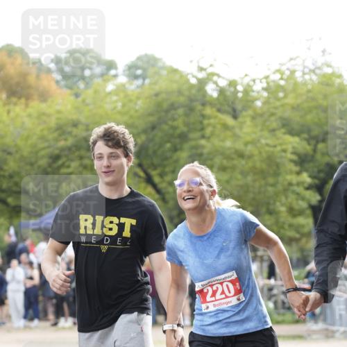 13.09.2026 - Stadtparktriathlon Patografie http://msf.ph/oto/10254435 13.09.2026 11:00:16 Ziel 220 meine-sportfotos.de