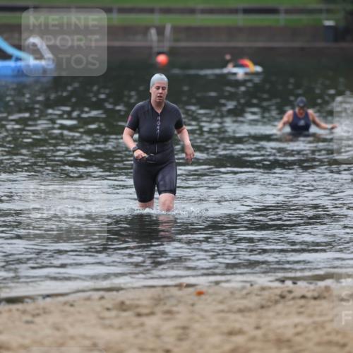 13.09.2026 - Stadtparktriathlon Mo-Foto http://msf.ph/oto/10254468 13.09.2026 10:16:25 Schwimmen 382, 394 meine-sportfotos.de