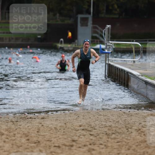 13.09.2026 - Stadtparktriathlon Mo-Foto http://msf.ph/oto/10254665 13.09.2026 11:32:36 Schwimmen 835, 842 meine-sportfotos.de