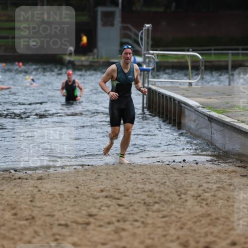 13.09.2026 - Stadtparktriathlon Mo-Foto http://msf.ph/oto/10254668 13.09.2026 11:32:37 Schwimmen 835, 842 meine-sportfotos.de