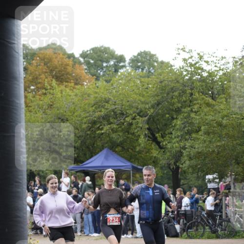 13.09.2026 - Stadtparktriathlon Patografie http://msf.ph/oto/10254846 13.09.2026 11:06:01 Ziel 233, 234, 236, 332 meine-sportfotos.de