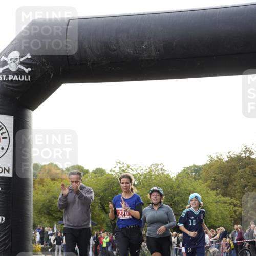 13.09.2026 - Stadtparktriathlon Patografie http://msf.ph/oto/10255092 13.09.2026 11:14:05 Ziel 230 meine-sportfotos.de
