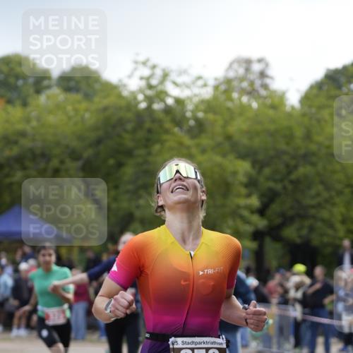 13.09.2026 - Stadtparktriathlon Patografie http://msf.ph/oto/10255301 13.09.2026 11:20:15 Ziel 320, 359 meine-sportfotos.de