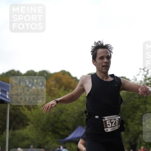 13.09.2026 - Stadtparktriathlon Patografie http://msf.ph/oto/10256005 13.09.2026 11:33:41 Ziel 347, 528, 536 meine-sportfotos.de