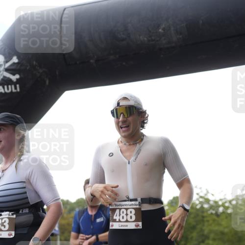 13.09.2026 - Stadtparktriathlon Patografie http://msf.ph/oto/10256030 13.09.2026 11:34:02 Ziel 383, 385, 488, 499, 540 meine-sportfotos.de