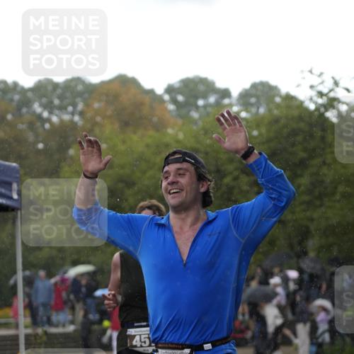 13.09.2026 - Stadtparktriathlon Patografie http://msf.ph/oto/10256525 13.09.2026 11:42:30 Ziel 422, 457, 484 meine-sportfotos.de