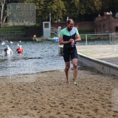 13.09.2026 - Stadtparktriathlon Mo-Foto http://msf.ph/oto/10256946 13.09.2026 10:52:59 Schwimmen 606, 614 meine-sportfotos.de