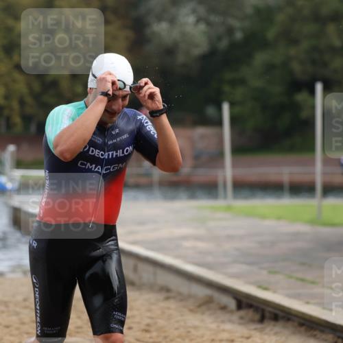 13.09.2026 - Stadtparktriathlon Mo-Foto http://msf.ph/oto/10257117 13.09.2026 10:54:15 Schwimmen 589, 592 meine-sportfotos.de