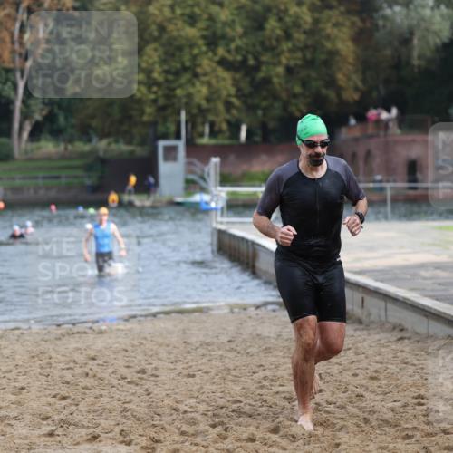 13.09.2026 - Stadtparktriathlon Mo-Foto http://msf.ph/oto/10257255 13.09.2026 10:55:20 Schwimmen 610, 637 meine-sportfotos.de