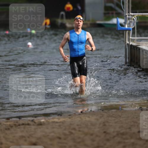 13.09.2026 - Stadtparktriathlon Mo-Foto http://msf.ph/oto/10257259 13.09.2026 10:55:23 Schwimmen 610, 637 meine-sportfotos.de