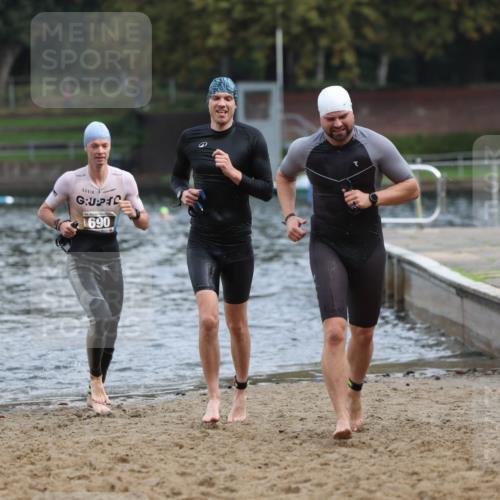 13.09.2026 - Stadtparktriathlon Mo-Foto http://msf.ph/oto/10257352 13.09.2026 10:55:56 Schwimmen 642, 657, 690 meine-sportfotos.de