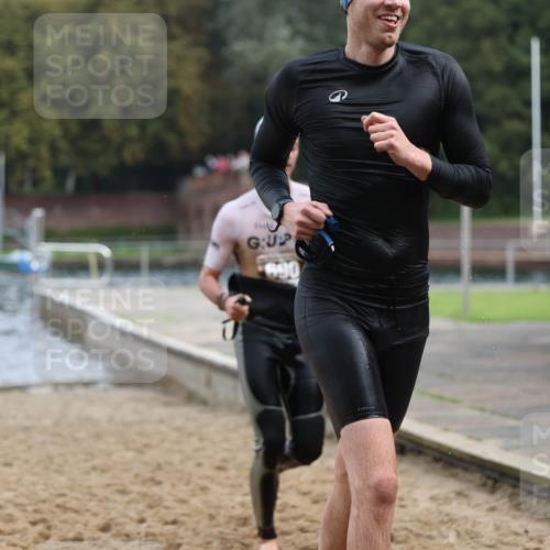 13.09.2026 - Stadtparktriathlon Mo-Foto http://msf.ph/oto/10257368 13.09.2026 10:56:00 Schwimmen 642, 657, 690 meine-sportfotos.de