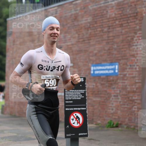 13.09.2026 - Stadtparktriathlon Mo-Foto http://msf.ph/oto/10257373 13.09.2026 10:56:01 Schwimmen 642, 657, 690 meine-sportfotos.de