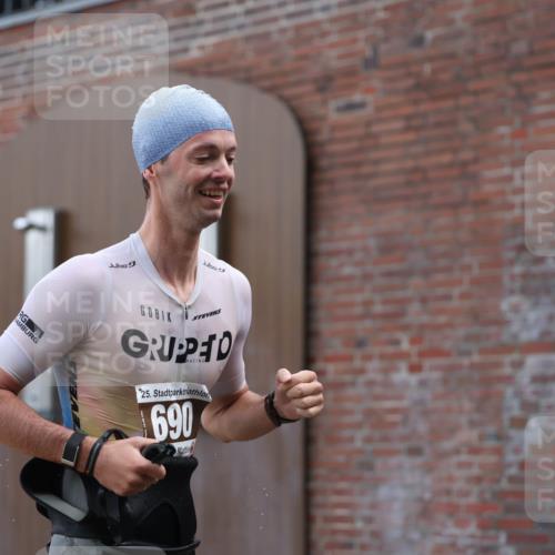 13.09.2026 - Stadtparktriathlon Mo-Foto http://msf.ph/oto/10257376 13.09.2026 10:56:02 Schwimmen 642, 657, 690 meine-sportfotos.de