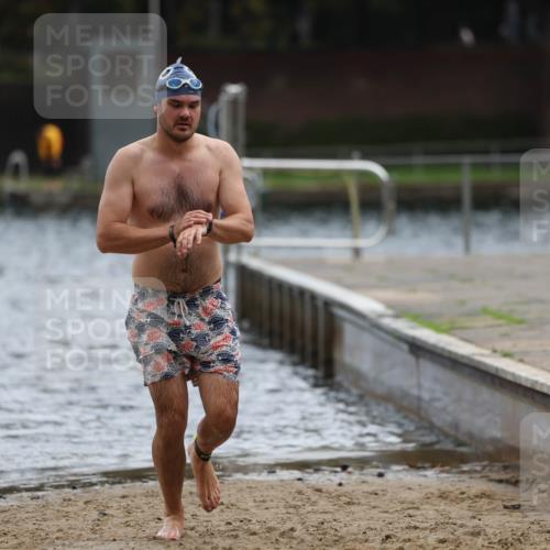 13.09.2026 - Stadtparktriathlon Mo-Foto http://msf.ph/oto/10257469 13.09.2026 11:33:19 Schwimmen 841, 851 meine-sportfotos.de