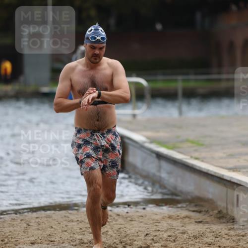 13.09.2026 - Stadtparktriathlon Mo-Foto http://msf.ph/oto/10257474 13.09.2026 11:33:20 Schwimmen 841, 851 meine-sportfotos.de