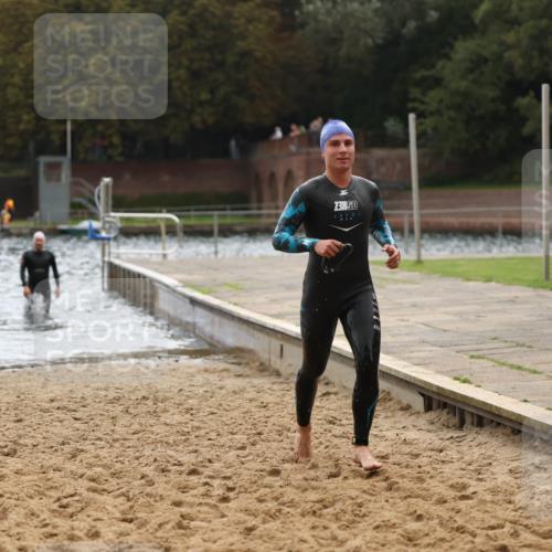 13.09.2026 - Stadtparktriathlon Mo-Foto http://msf.ph/oto/10257718 13.09.2026 11:34:51 Schwimmen 878, 880 meine-sportfotos.de