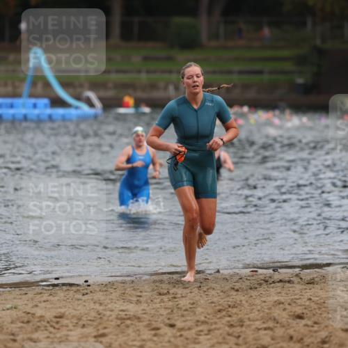 13.09.2026 - Stadtparktriathlon Mo-Foto http://msf.ph/oto/10257721 13.09.2026 11:10:58 Schwimmen 735, 754 meine-sportfotos.de