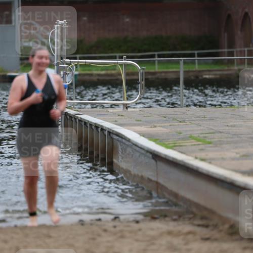 13.09.2026 - Stadtparktriathlon Mo-Foto http://msf.ph/oto/10257795 13.09.2026 11:11:10 Schwimmen 760, 770 meine-sportfotos.de