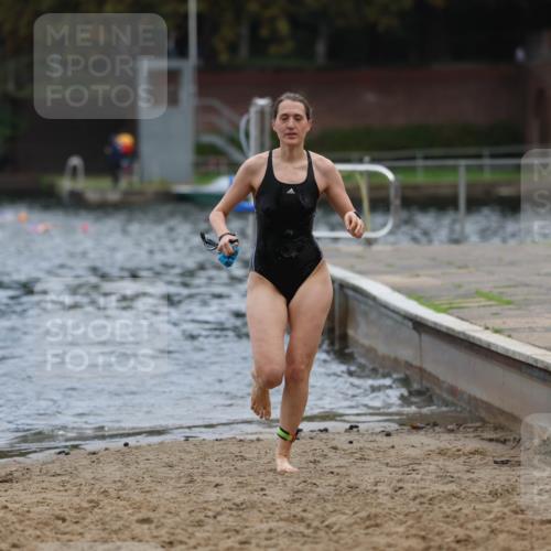 13.09.2026 - Stadtparktriathlon Mo-Foto http://msf.ph/oto/10257837 13.09.2026 11:11:16 Schwimmen 760, 770 meine-sportfotos.de