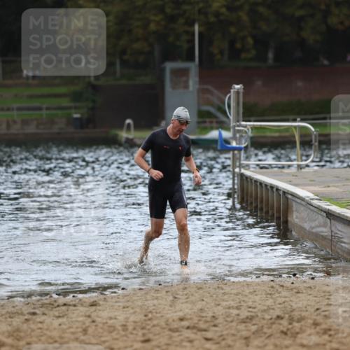 13.09.2026 - Stadtparktriathlon Mo-Foto http://msf.ph/oto/10257873 13.09.2026 11:36:43 Schwimmen 832, 902 meine-sportfotos.de